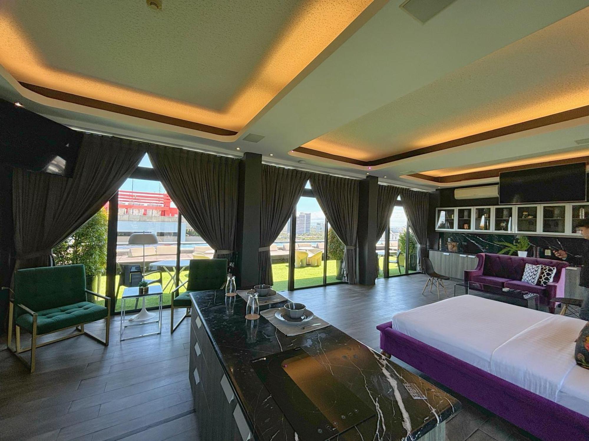 Azumi Boutique Hotel Muntinlupa City Exterior photo