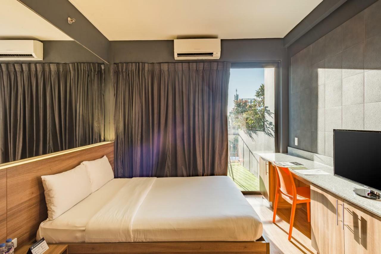 Azumi Boutique Hotel Muntinlupa City Exterior photo